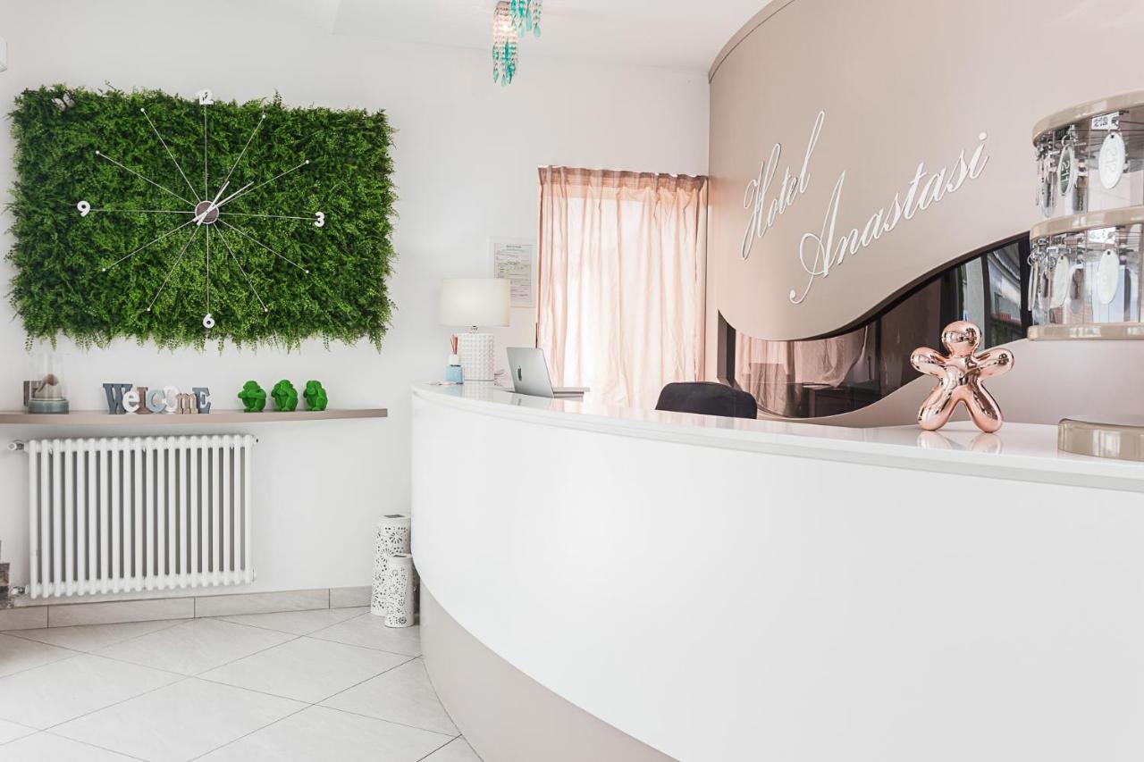 Anastasi Hotel E Residence تّشيرفييا المظهر الخارجي الصورة